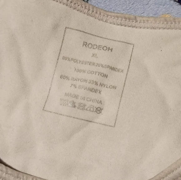 Rodeoh compression top - Picture 3 of 6